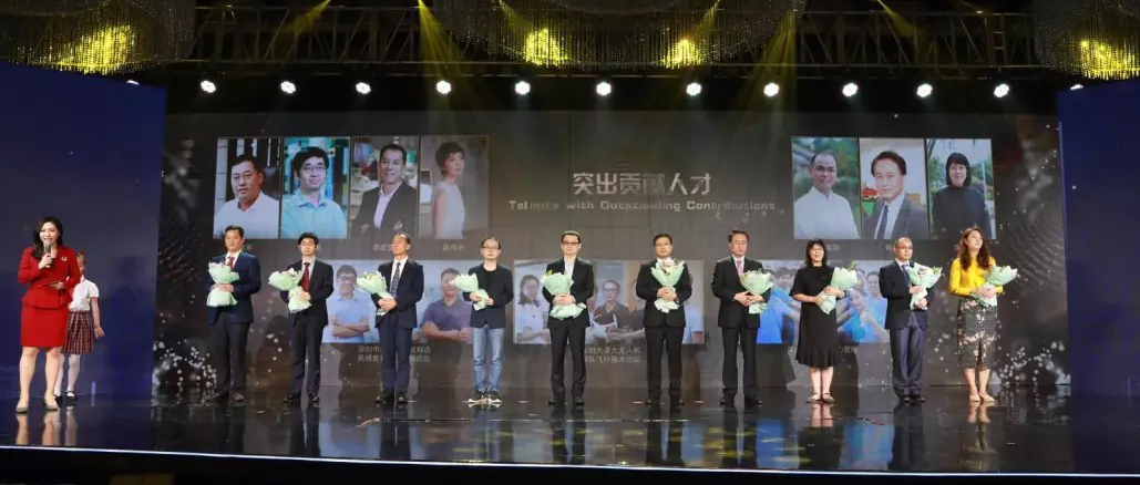 用一朵棉花改变天下，，，，，，，尊龙凯时董事长李建全获龙华“突出孝顺人才”奖